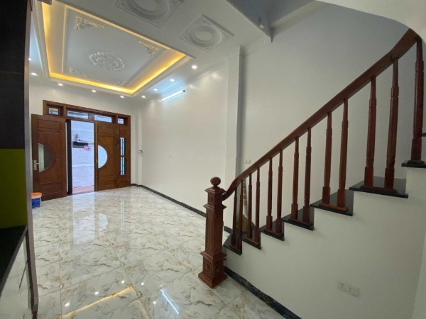 Bán nhà 5 tầng 31 m² gần hồ tại Thạch Bàn, Long Biên, Hà Nội
